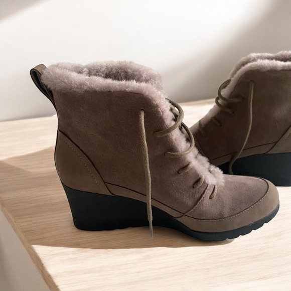 Brand New UGG Wedges - Picture 6 of 6